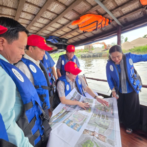 ut-han-hanh-nhan-nhiem-vu-cua-so-vhttdl-de-di-don-chu-tich-ubnd-tinh-anh-tran-tri-quang-di-khao-sat-nam-tinh-hinh-cho-du-an-kenh-thay-cai-vuong-quoc-do