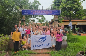 Đoàn khách Pháp làm bột men bột mì khắp thế giới ngày 10/11/2025