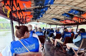 Tàu Mekong Travel thay màu áo mới