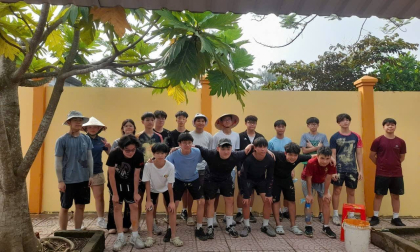 Học sinh quốc tế Hà Nội tham gia sơn sửa trường học - giao lưu - tặng quà cho các bạn học sinh