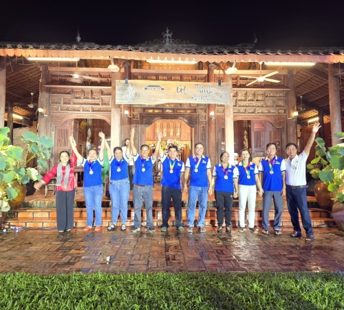 Mekong Travel - Út Trinh homestay hân hoan tổ chức 20 năm thành lập công ty