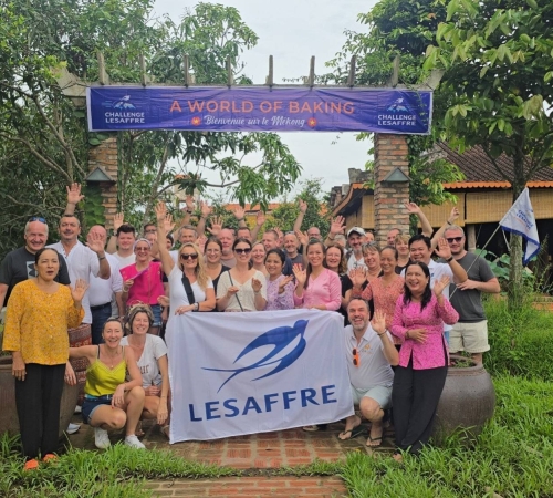 Đoàn khách Pháp làm bột men bột mì khắp thế giới ngày 10/11/2025